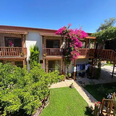 Misafir Evi פאראליה