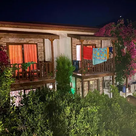 בית אירוח Misafir Evi פאראליה