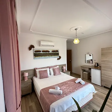 Misafir Evi פאראליה