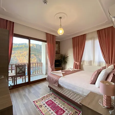 Misafir Evi בית אירוח פאראליה