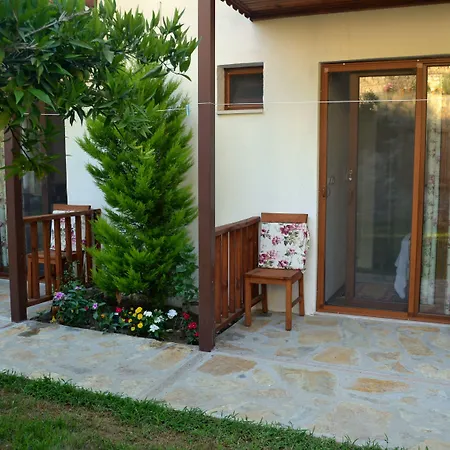 Misafir Evi פאראליה