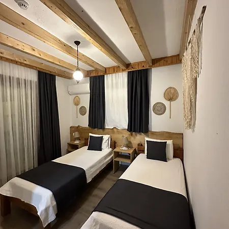 Misafir Evi * פאראליה