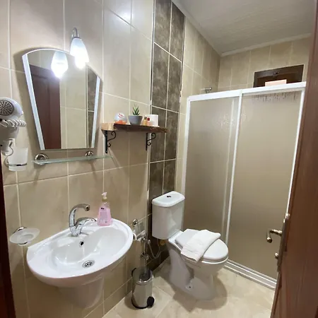 Misafir Evi * פאראליה