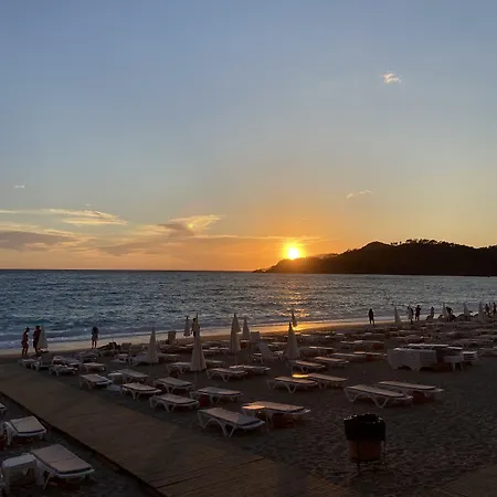 Misafir Evi בית אירוח פאראליה