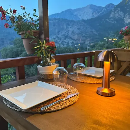 منزل للإقامة Misafir Evi فاراليا