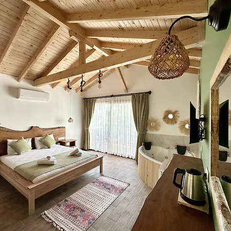 منزل للإقامة Misafir Evi فاراليا